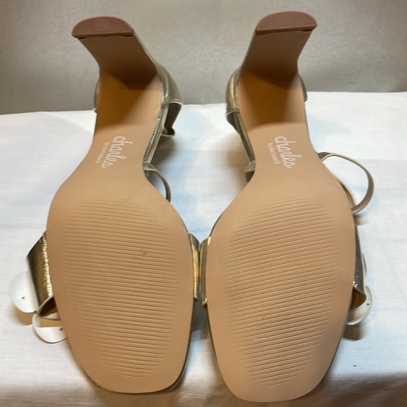 CHARLES BY CHARLES DAVID Strappy Gold Heels Flower Embellished - Size 8.5 - Picture 10 of 10